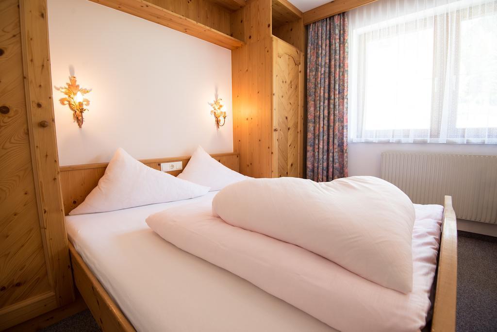 Pension Roasthof Нойштифт-им-Штубайталь Экстерьер фото